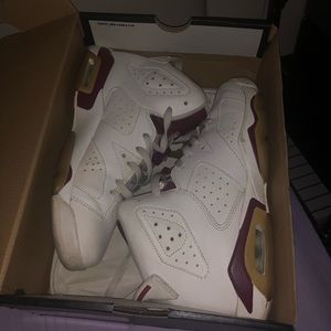 Air jordan maroon 6’s ( CONDITION 8/10)